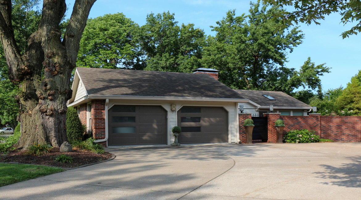 garage door in Dixon